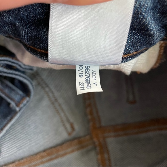 American Eagle High Rise Distressed Mom Jeans - 2 - Picture 10 of 16